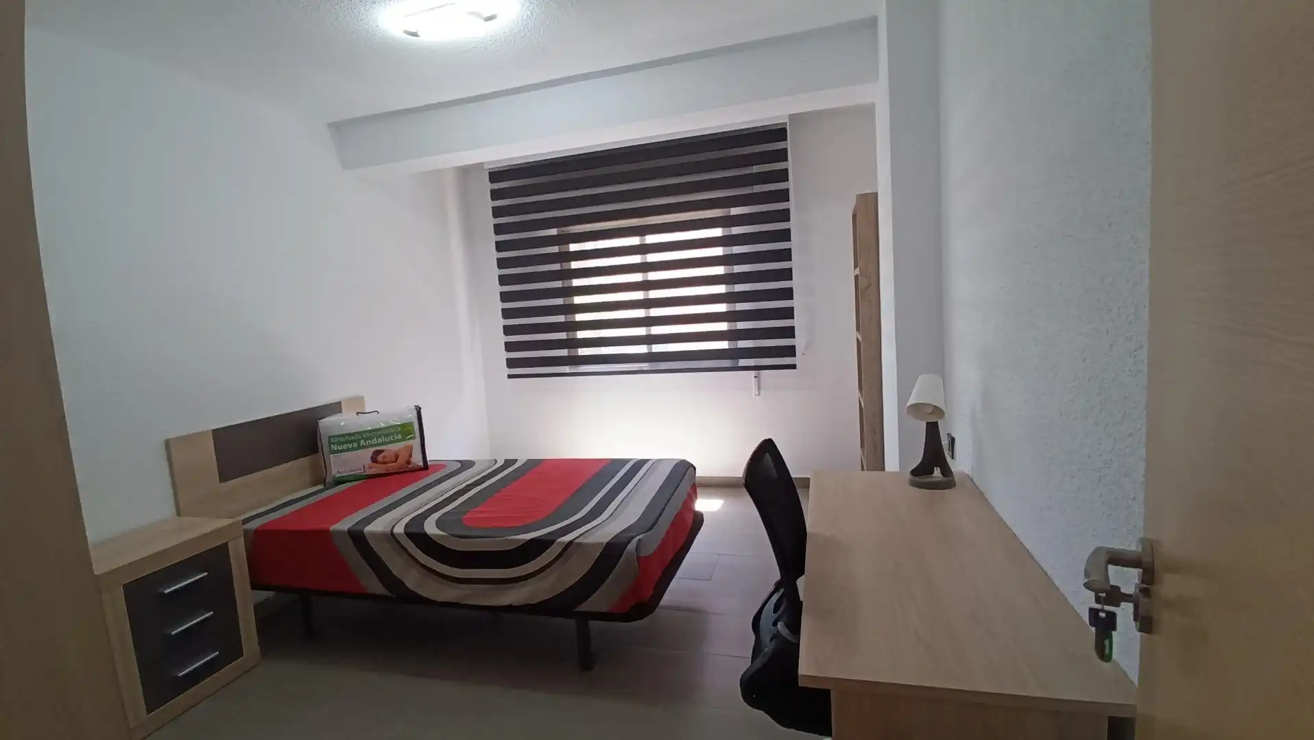 Habitación de Piso para compartir en Granada con Aire acondicionado, Terraza y Amueblado