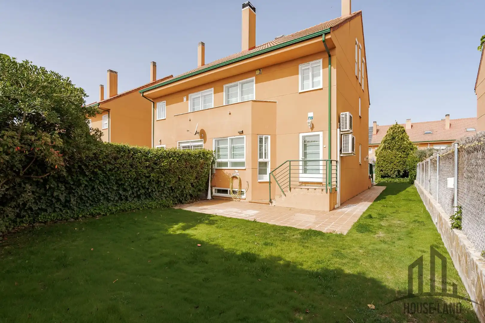 Vista exterior de Casa o xalet en venda en Algete amb Aire condicionat, Calefacció i Jardí privat