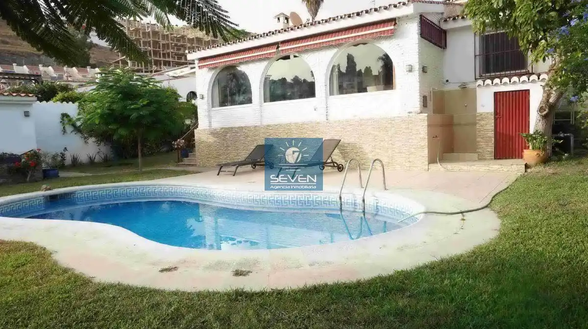 Villa con piscina in vendita a Los Almendros, imagen 4
