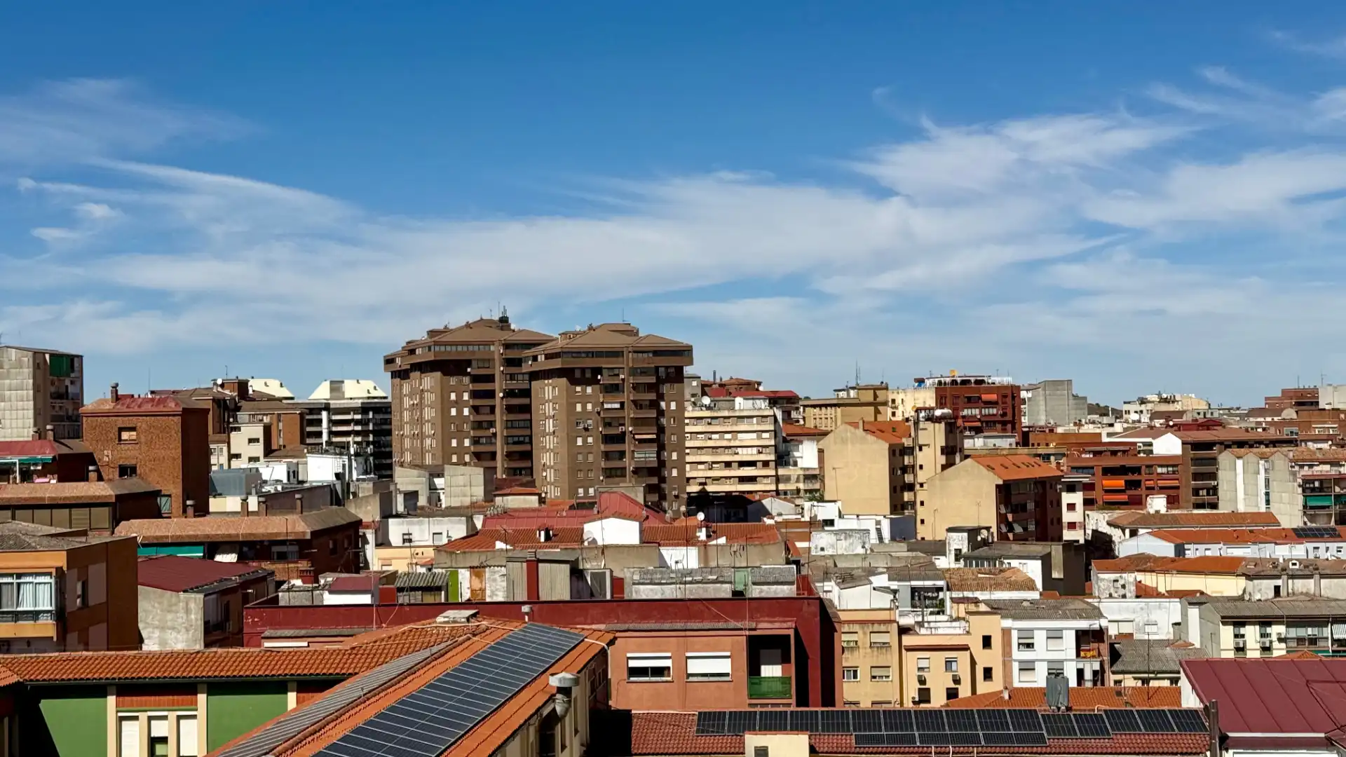 Außenansicht von Maisonette zum Verkauf in Cáceres mit Klimaanlage, Heizung und Parkett