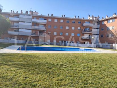 Piscina de Planta baixa en venda en Canovelles amb Calefacció, Traster i Piscina comunitària