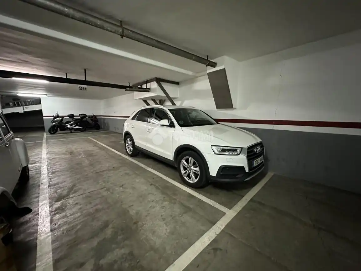 Parking de Piso en venta en Barcelona con Calefacción y Balcón