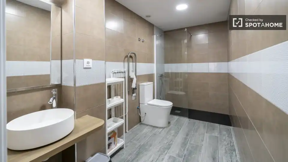 Apartamento de 1 dormitorio en alquiler en CabanyalCanyamelar, image 3