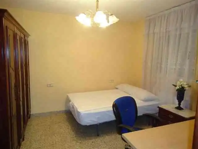 Habitación de Piso de alquiler en Granada con Amueblado y Balcón