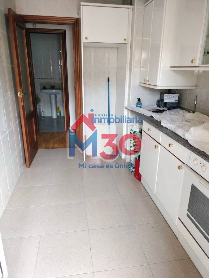 Cuina de Apartament en venda en Miranda de Ebro amb Calefacció, Parquet i Terrassa