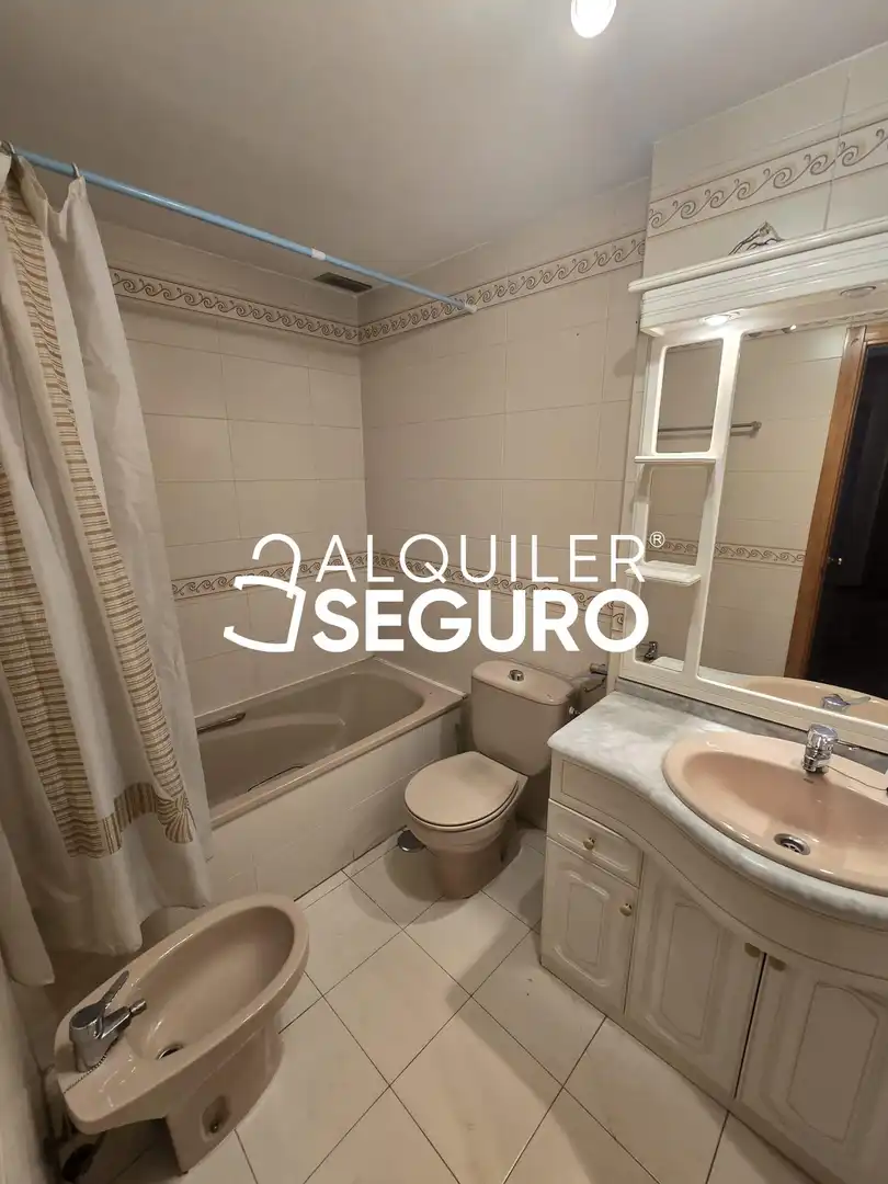 Bany de Pis de lloguer en San Fernando de Henares amb Aire condicionat, Calefacció i Moblat