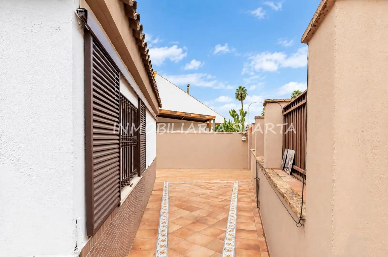 Vista exterior de Casa o xalet en venda en Espartinas Pueblo