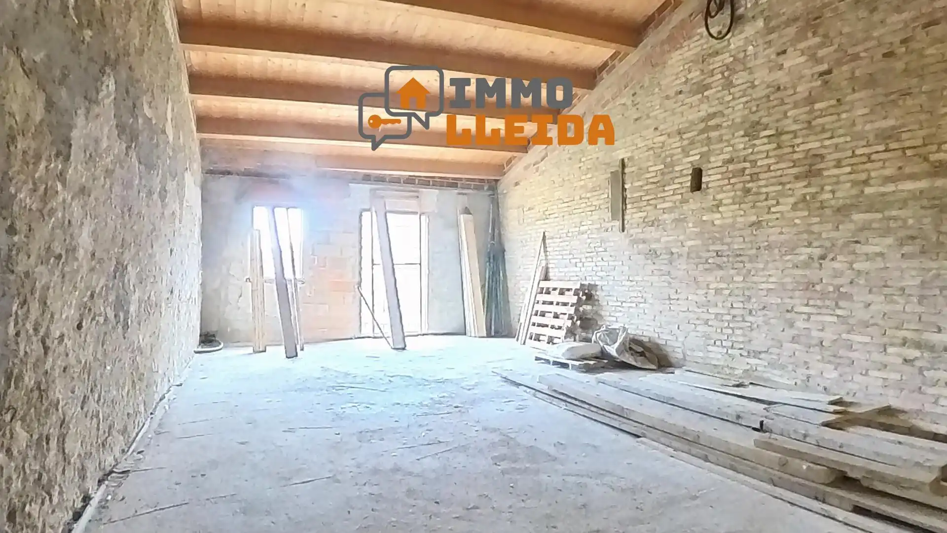Casa adosada en venda en Balaguer amb Internet