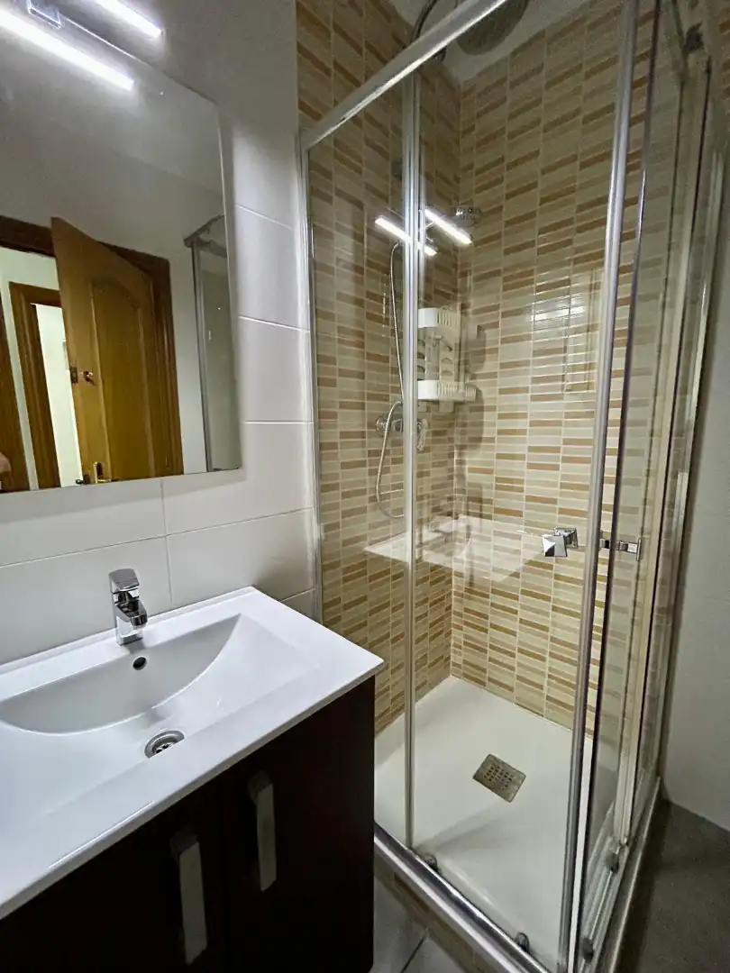 Baño de Piso en venta en Santa Coloma de Gramenet con Aire acondicionado, Calefacción y Internet