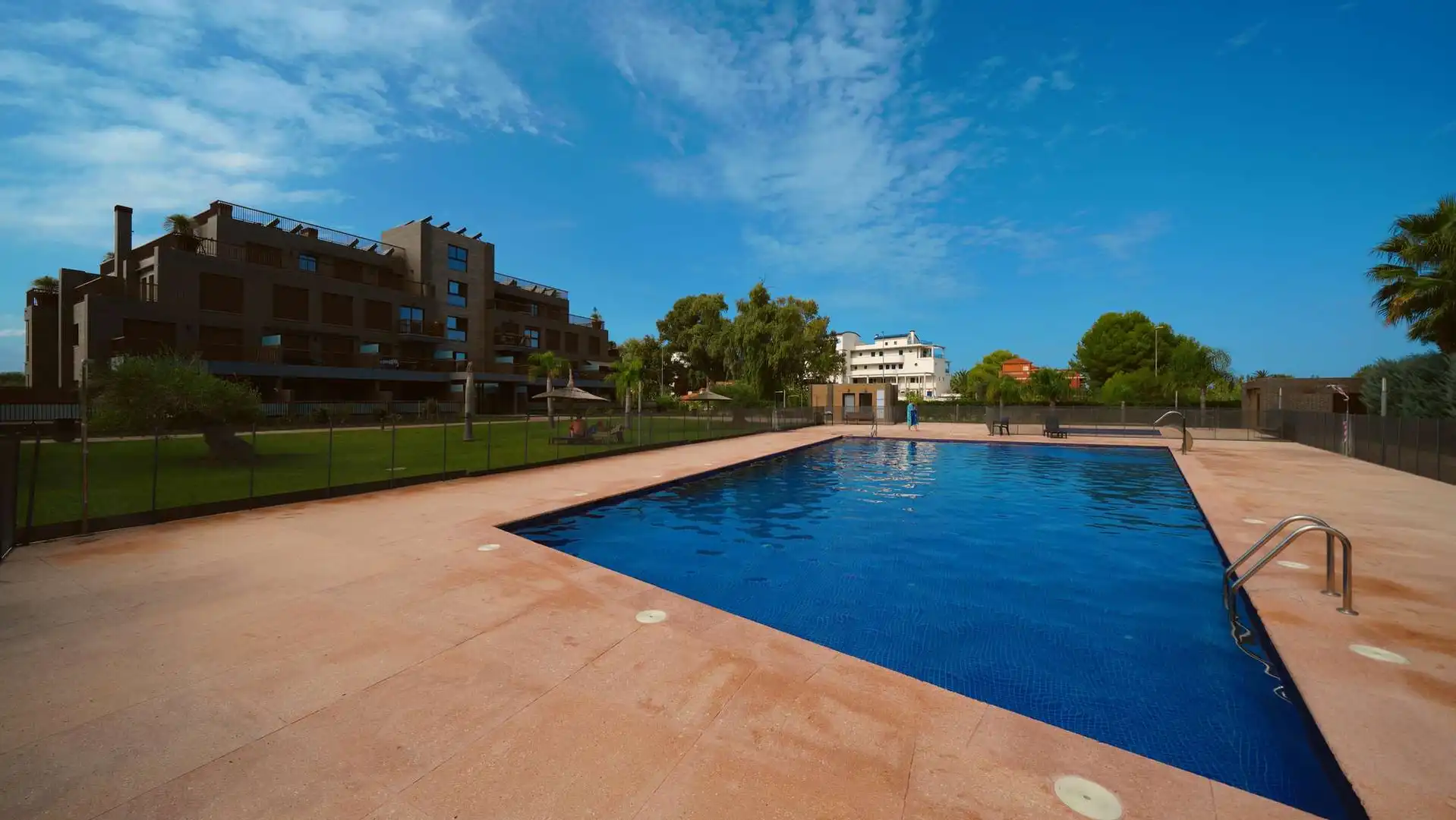 Piscina de Pis en venda en Dénia amb Aire condicionat, Calefacció i Jardí privat
