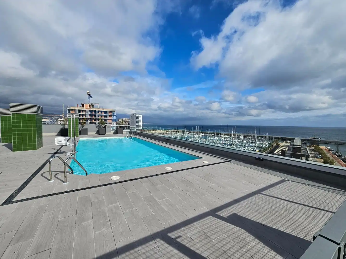 Swimming pool of Flat for rent in Badalona  with Air Conditioner, Parquet flooring and Terrace