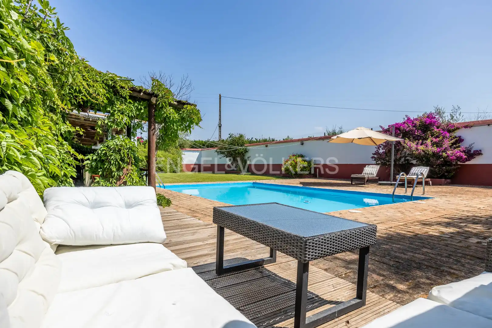 Vista exterior de Finca rústica en venta en Alcalá del Río con Aire acondicionado, Calefacción y Jardín privado