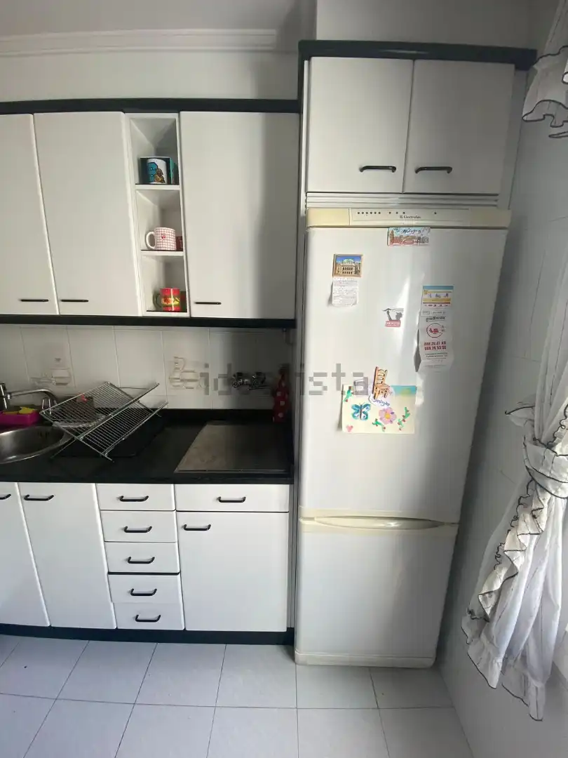 Cuina de Pis de lloguer en Ourense Capital  amb Calefacció i Moblat