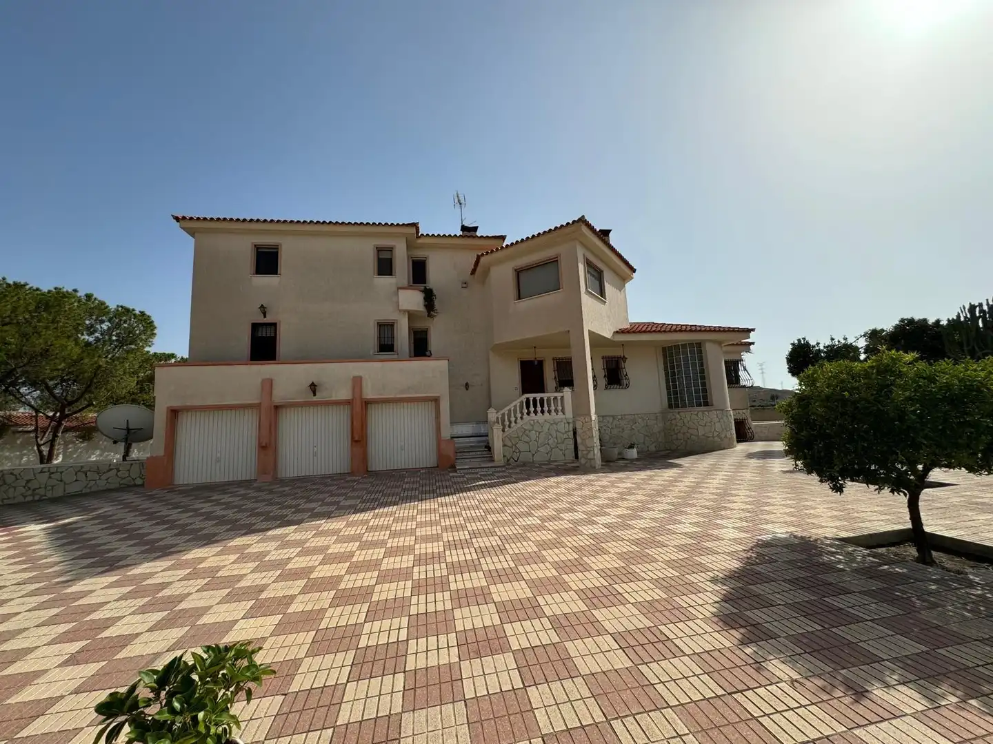 Vista exterior de Casa o xalet en venda en Alicante / Alacant amb Calefacció, Jardí privat i Terrassa
