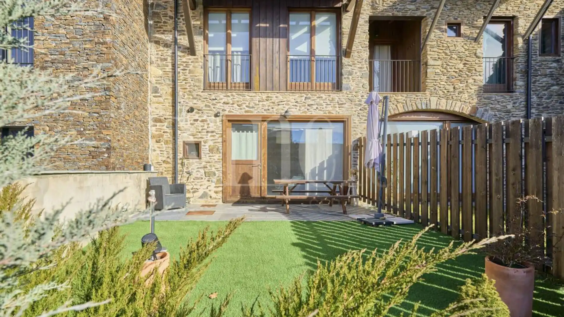 Single-family semi-detached for sale in Calle JULIA LYBICA, Llívia