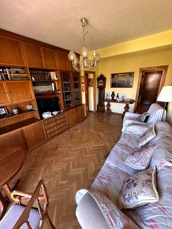 Sala d'estar de Pis en venda en Madrid amb Calefacció, Terrassa i Moblat