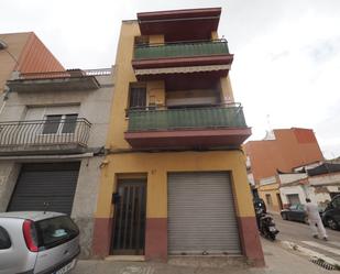 Vista exterior de Casa adosada en venda en Sabadell amb Calefacció, Terrassa i Balcó