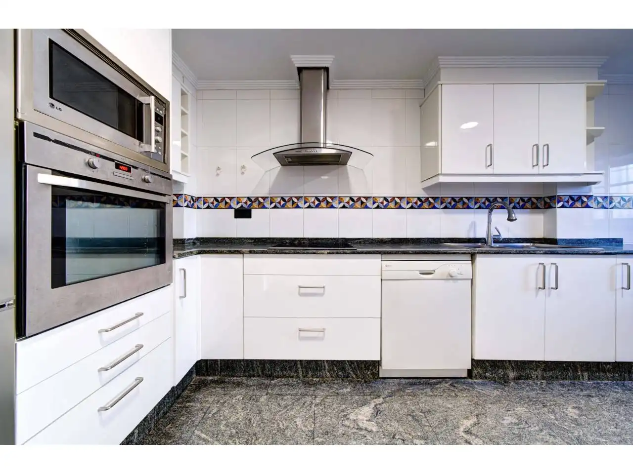 Cocina de Casa adosada en venta en Valencia con Aire acondicionado, Calefacción y Terraza