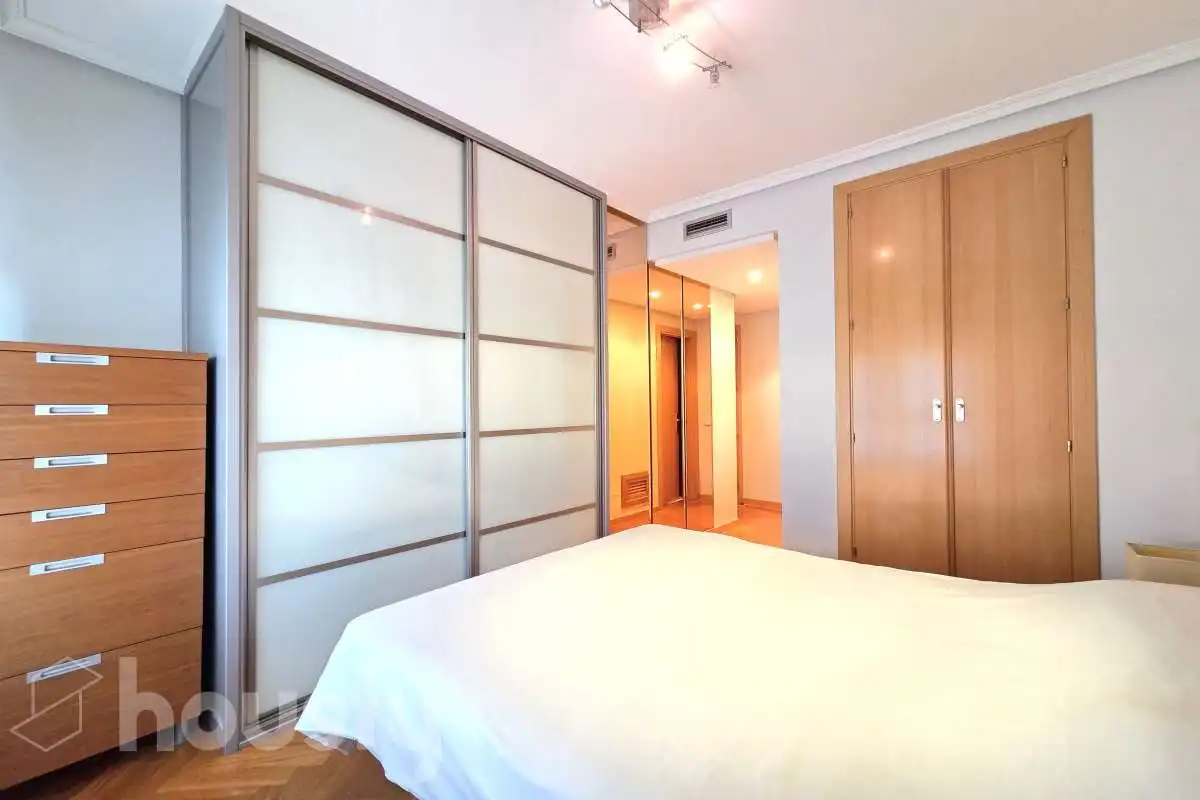 Bedroom of Flat for rent in Madrid  with Air Conditioner, Heating and Parquet flooring