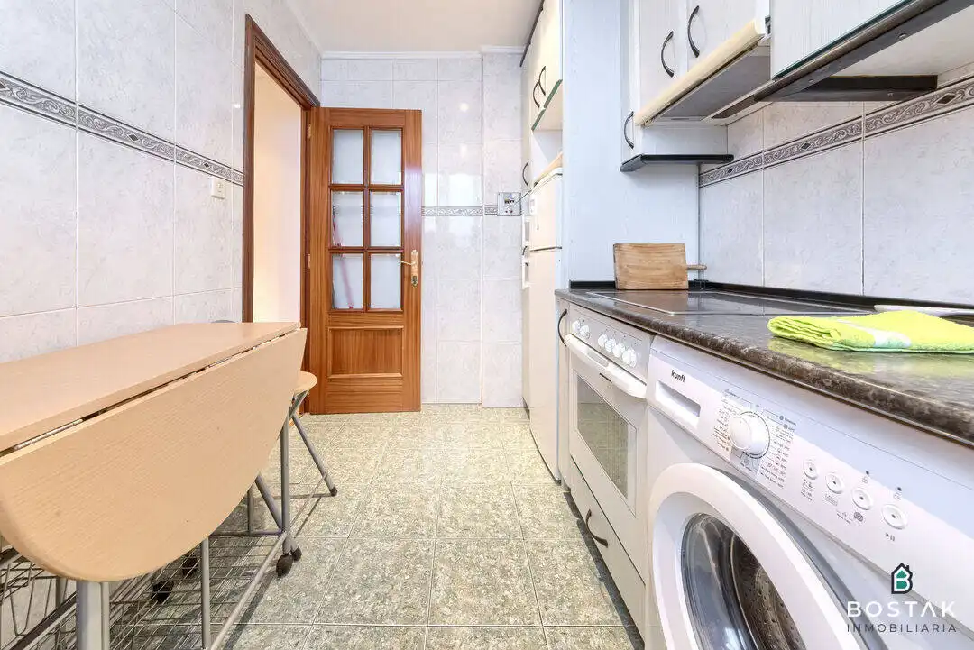 Cocina de Piso en venta en Bilbao  con Calefacción y Balcón