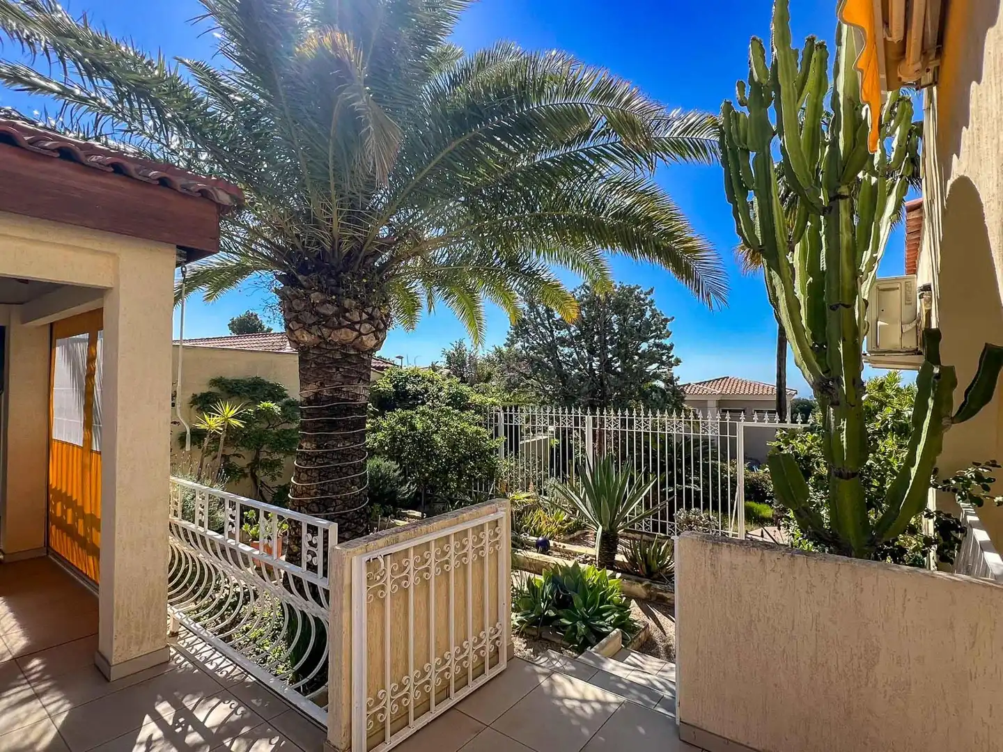 Vista exterior de Casa o chalet en venta en La Nucia con Aire acondicionado, Jardín privado y Piscina