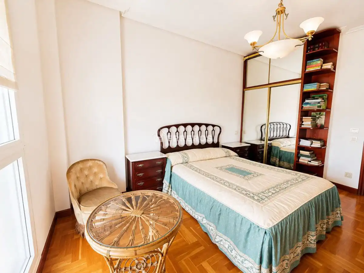 Dormitori de Pis en venda en  Logroño amb Calefacció, Parquet i Terrassa