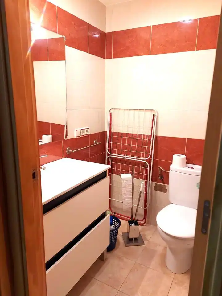 Badezimmer von Einfamilien-Reihenhaus zum Verkauf in Barruecopardo mit Balkon