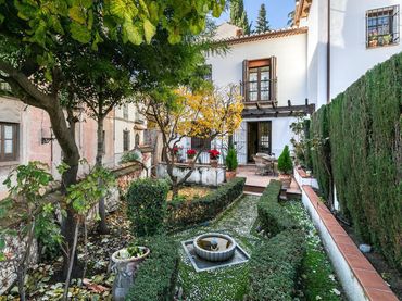 Casa aparellada amb jardí en venda a DEL CHAPIZ