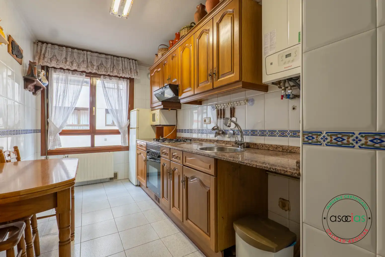 Cuina de Pis en venda en Gijón  amb Calefacció, Parquet i Traster