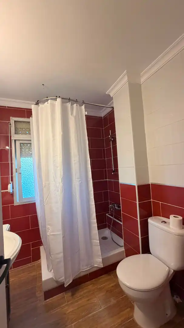 Baño de Piso de alquiler en San Roque con Terraza, Amueblado y Lavadora