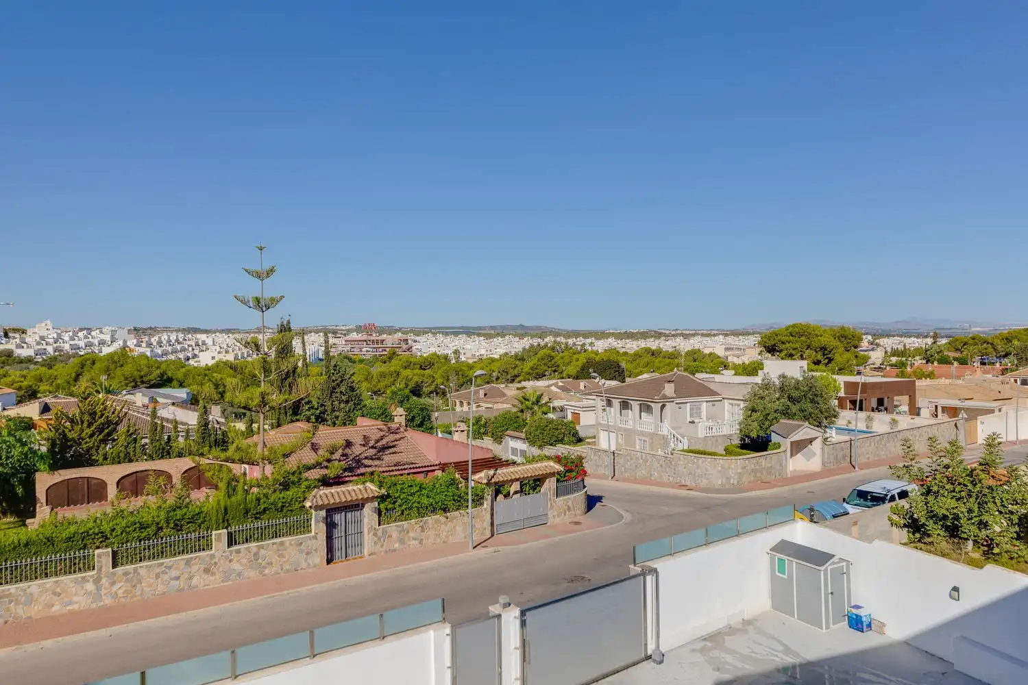 Vista exterior de Casa o xalet en venda en Torrevieja amb Aire condicionat, Calefacció i Traster