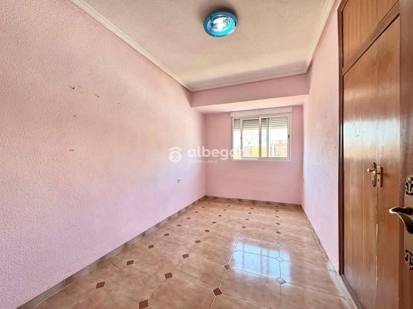 Habitación de Piso en venta en Valencia con Terraza, Trastero y Horno