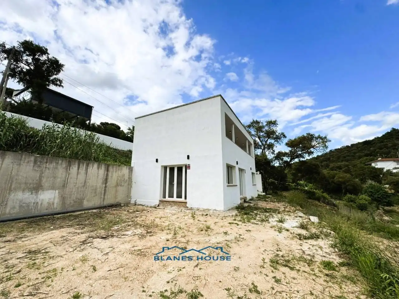 Vista exterior de Casa o xalet en venda en Maçanet de la Selva amb Jardí privat, Terrassa i Alarma