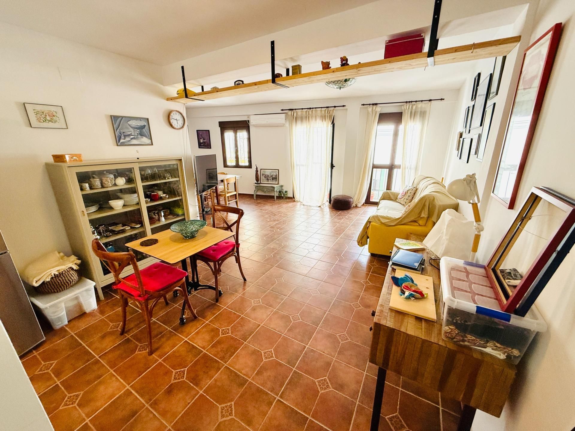 Sala de estar de Piso en venta en  Córdoba Capital con Aire acondicionado, Trastero y Balcón