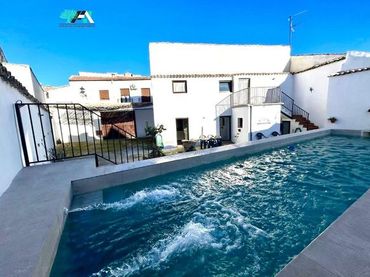 Casa amb piscina en venda a Calle Maestro Palomino