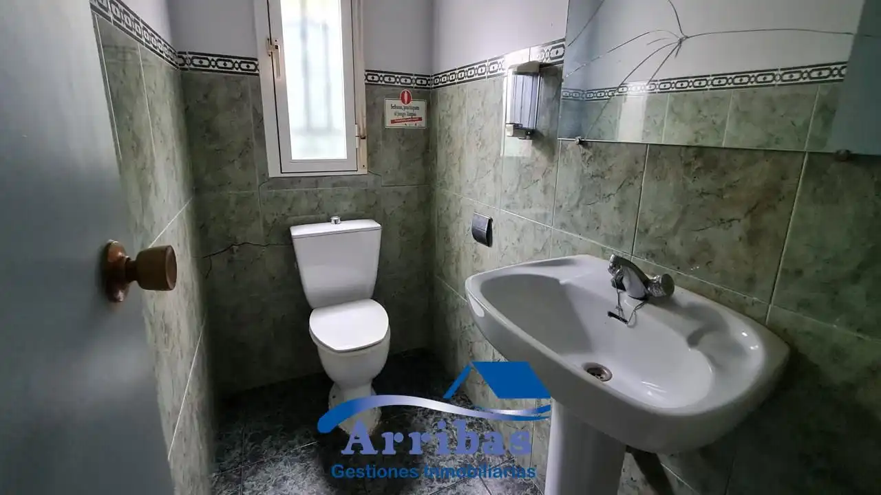 Baño de Local en venta en Hormigos con Aire acondicionado y Calefacción