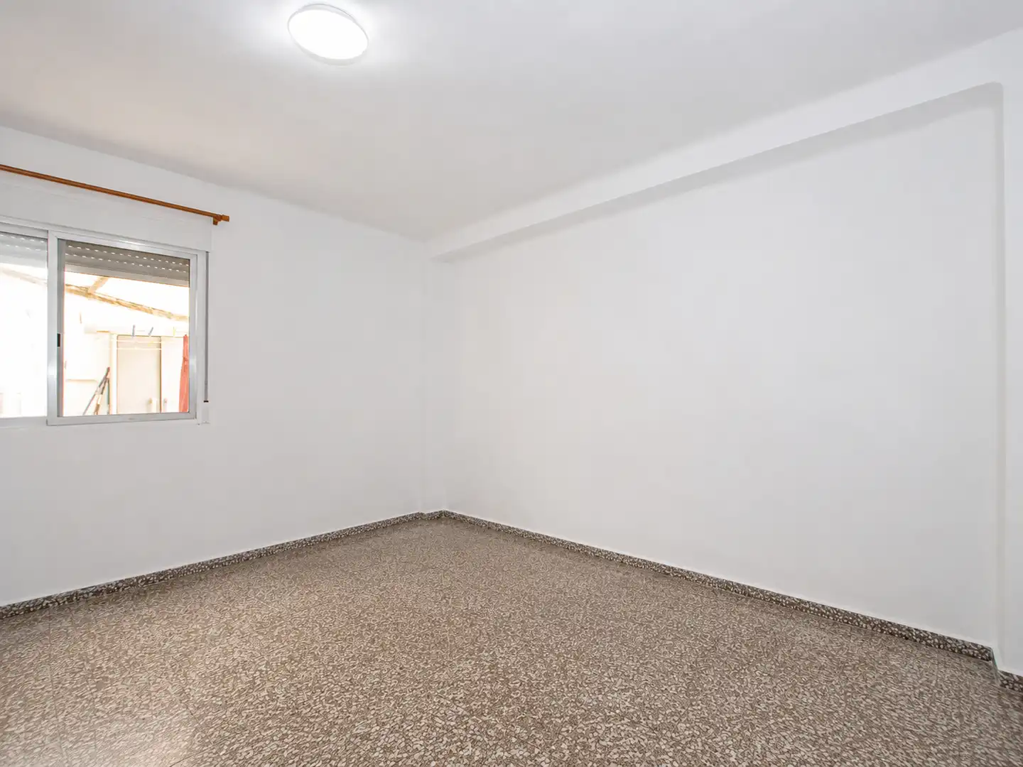 Piso en venta en Valencia con Terraza, Trastero y Horno