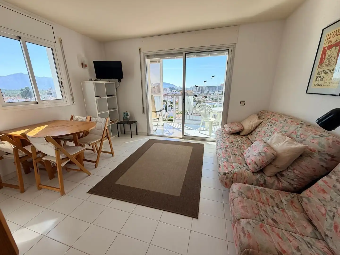 Sala d'estar de Estudi en venda en Roses amb Calefacció, Terrassa i Moblat