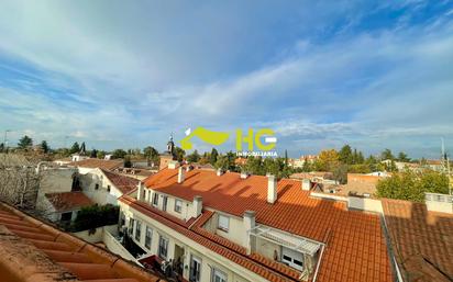 Vista exterior de Àtic en venda en Villaviciosa de Odón amb Aire condicionat, Calefacció i Parquet