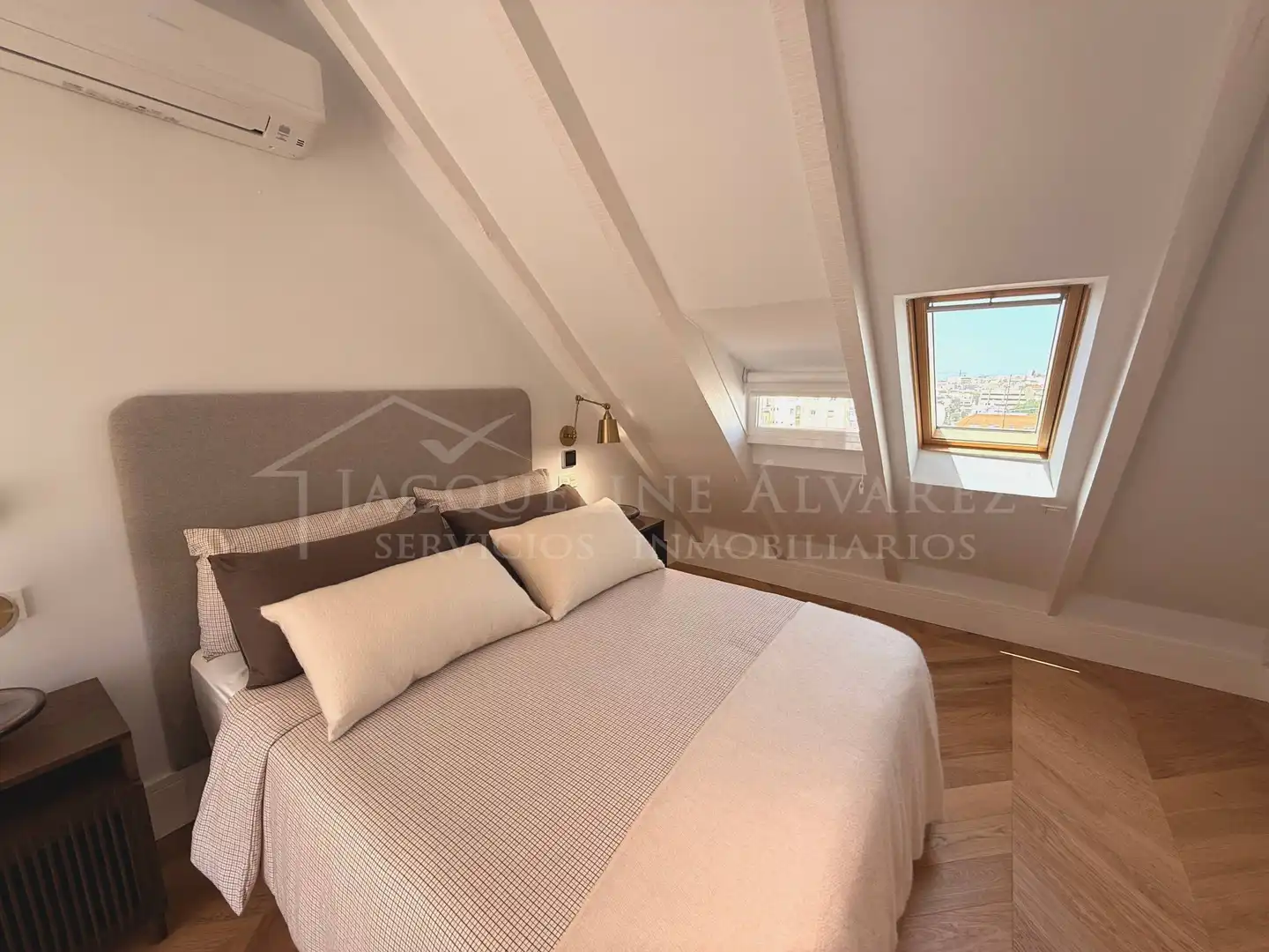 Dormitori de Àtic en venda en Madrid amb Aire condicionat, Calefacció i Parquet