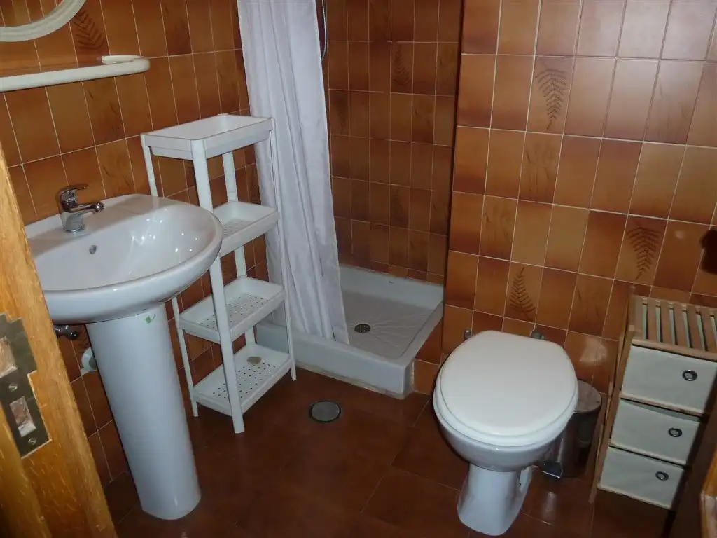 Baño de Piso de alquiler en  Pamplona / Iruña con Calefacción, Parquet y Terraza