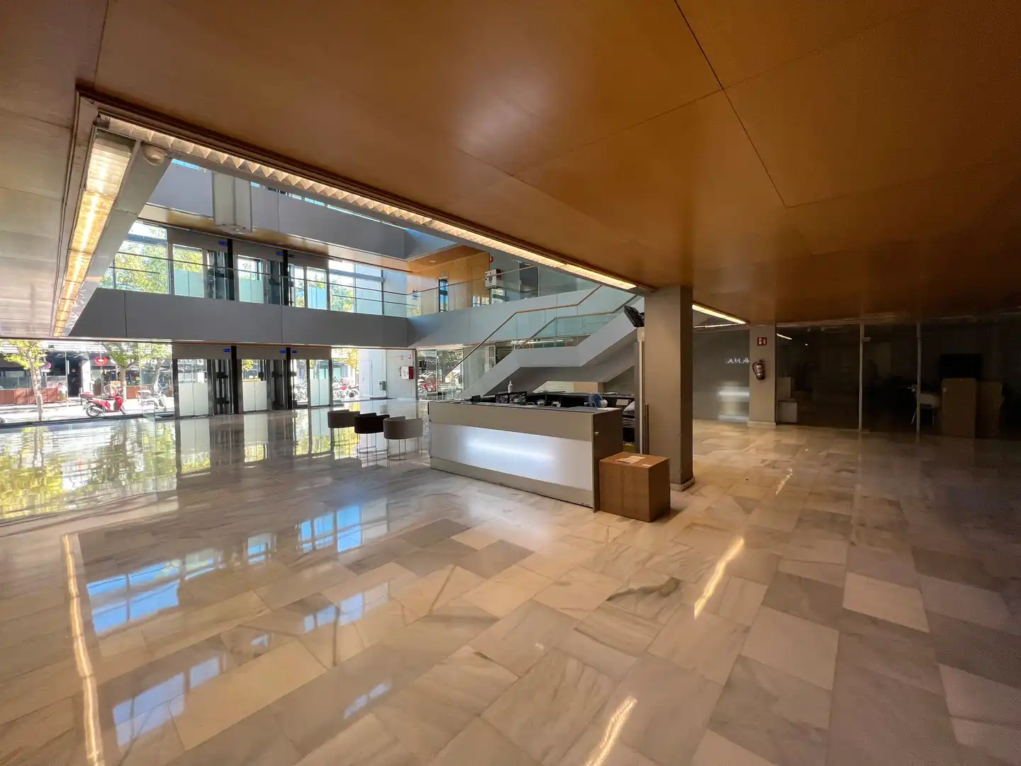 Local comercial en venta en Avinguda Corts Catalanes 5, imagen 4