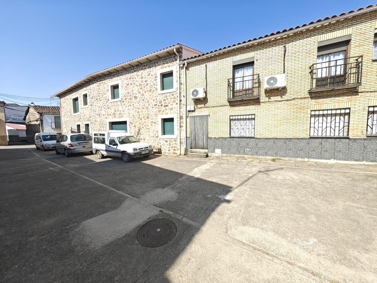 Vista exterior de Pis en venda en Riolobos amb Aire condicionat
