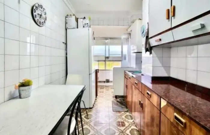 Cocina de Piso en venta en Torrelavega  con Calefacción, Jardín privado y Amueblado