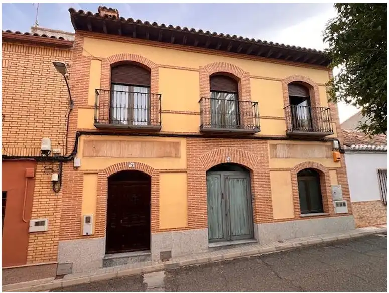 Vista exterior de Local en venta en Almonacid de Toledo