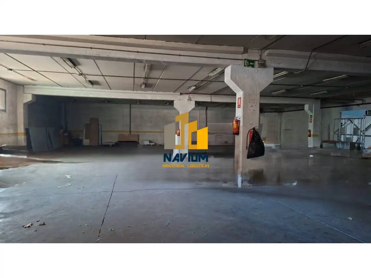 Parkplatz von Fabrikhallen zur Miete in Móstoles mit Alarm