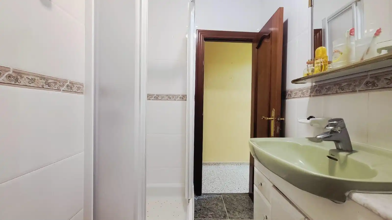 Bathroom of Flat for sale in Almería  with Terrace and Furnished
