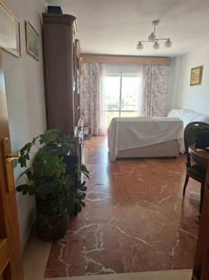 Dormitori de Pis en venda en Algeciras amb Moblat, Balcó i Alarma