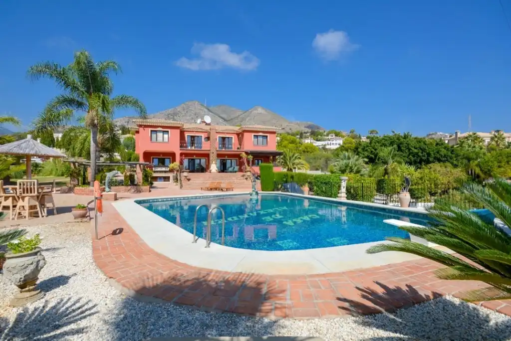 Villa con piscina in vendita a La Capellanía - El Higuerón
