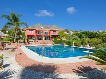 Chalet con piscina en venta en La Capellanía - El Higuerón